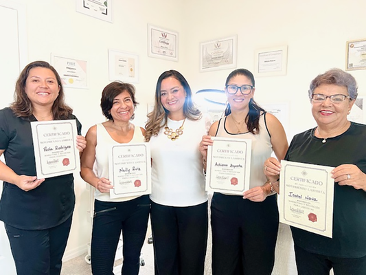 CURSO PRESENCIAL|  Extension de Pestañas Certificación Técnica Clásica y Volumen en Grupo – Nivel Inicial (2 Días)